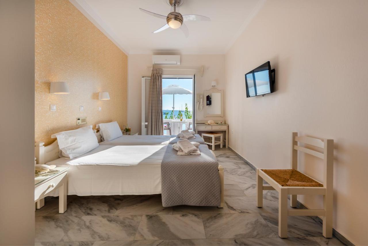 Irene Studios - Beachfront ปาริเกีย ภายนอก รูปภาพ